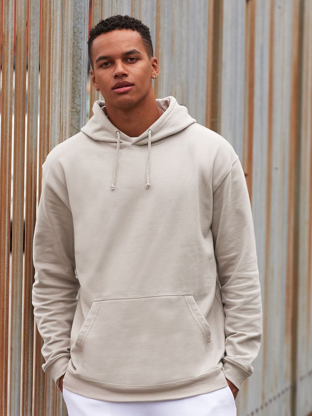 Hoodie omalla painatuksella.
