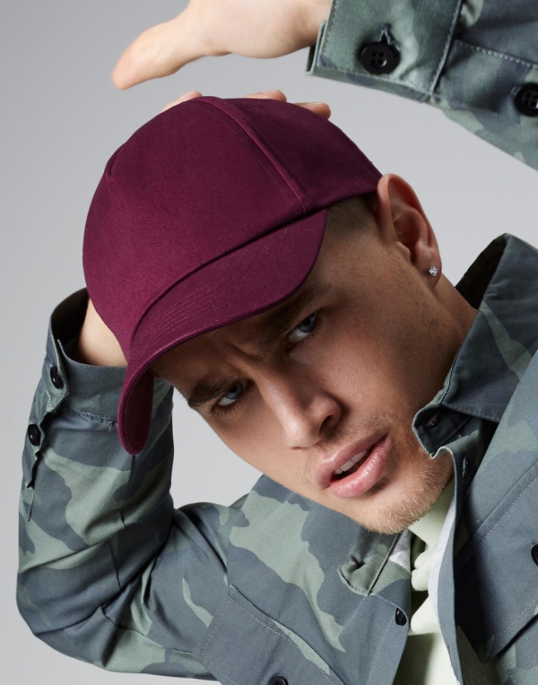 5-panel lippis painatuksella