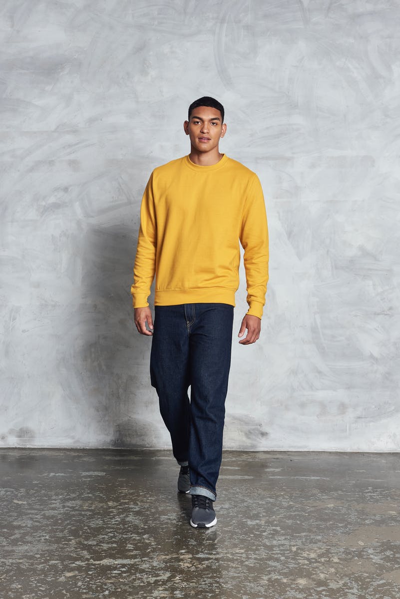Collegepusero yellow - colleget omalla logolla