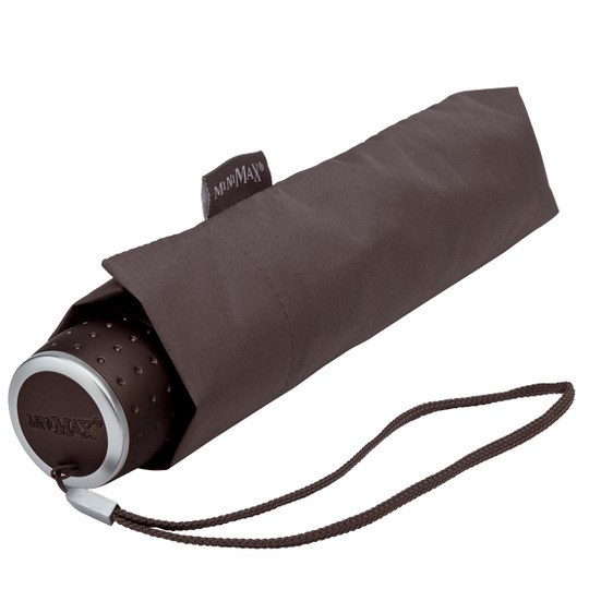 Sateenvarjot omalla logolla