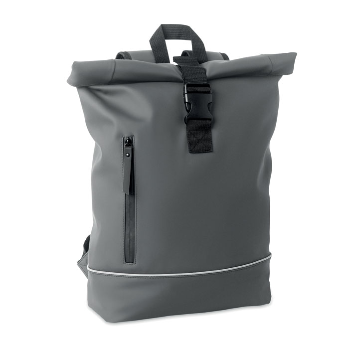 Backpack omalla logolla